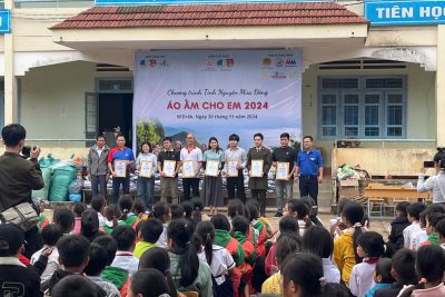 Áo ấm cho em 2024
